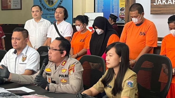 Polisi tangkap para pelaku penyelenggara pesta seks di apartemen Jaksel.