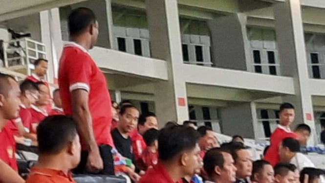 Presiden Jokowi dan keluarga menyaksikan laga Timnas Indonesia U-23 di Solo