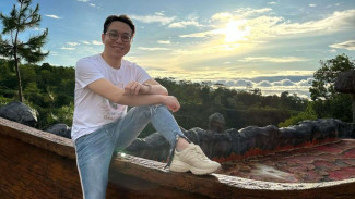 Dokter Richard Lee Dihujat Gegara Posting Video Makan di Pinggir Jalan dan Bikin Caption Begini