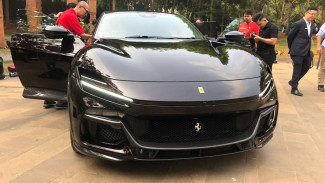 Mobil 4 Pintu Pertama Ferrari Mengaspal di Indonesia