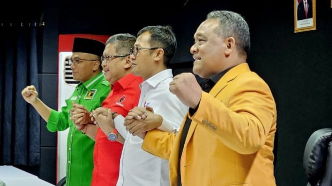 Sekjen PDIP Hasto Kristiyanto dan tiga petinggi parpol pendukung Ganjar Pranowo.