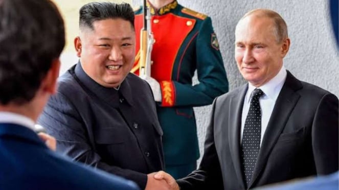 Kebersamaan Vladimir Putin dan Kim Jong Un