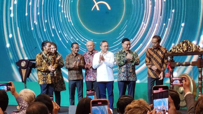 Mendag Zulkifli Hasan dampingi Presiden Jokowi di acara  IFFINA Indonesia Mebel 