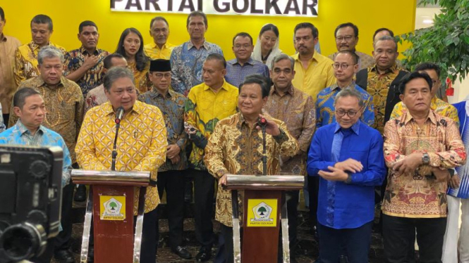 Ketua Umum Golkar Airlangga Hartarto dengan bacapres Prabowo Subianto.