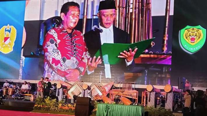 Dua orang mantan anggota Negara Islam Indonesia (NII) mendeklarasikan lepas dari baiat NII dan kembali pada Negara Kesatuan Republik Indonesia di Makodam III Siliwangi, Bandung, Kamis malam, 14 September 2023.