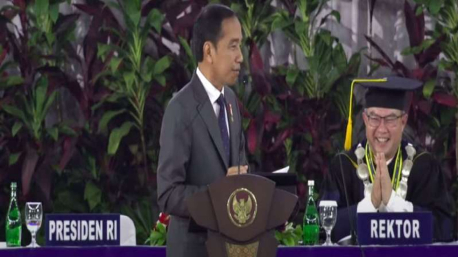 Presiden Joko Widodo menghadiri Dies Natalies ke-60 IPB, Bogor, Jawa Barat.