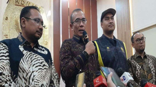 Ketua KPU RI Hasyim Asy'ari menyampaikan keterangan pers.