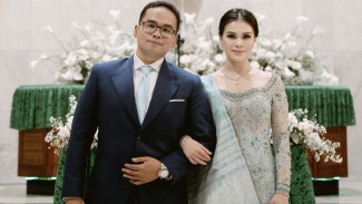 Suvenir Pernikahan Anak Hotman Paris Bikin Netizen Ketawa: Kok Pake Foto Bapaknya?