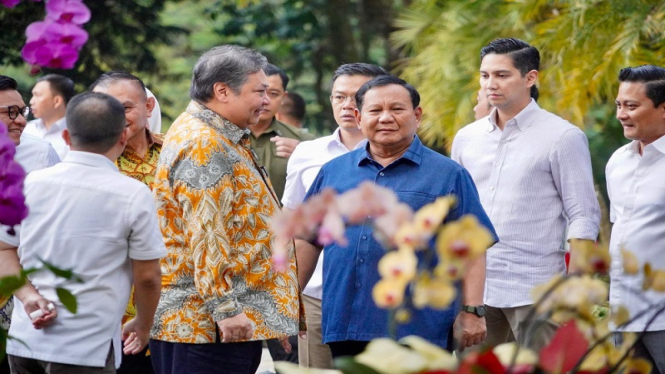 Ketua Umum Gerindra Prabowo Subianto bersama Ketum Golkar Airlangga Hartarto