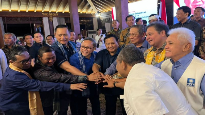 SBY dan AHY saat bertemu dengan Prabowo dan Koalisi Indonesia Maju di Hambalang.