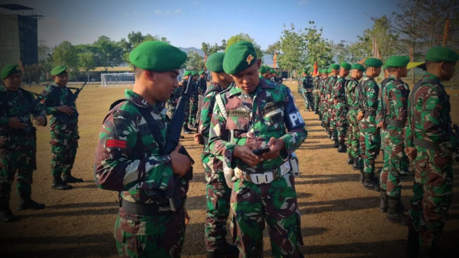 VIVA Militer: Razia Hp prajurit Yonif 405/Surya Kusuma TNI.