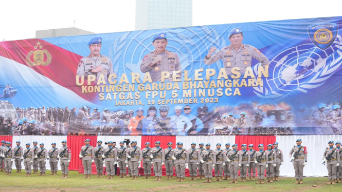 Kapolri Jenderal Listyo Sigit Prabowo lepas ratusan personel ke Afrika Tengah
