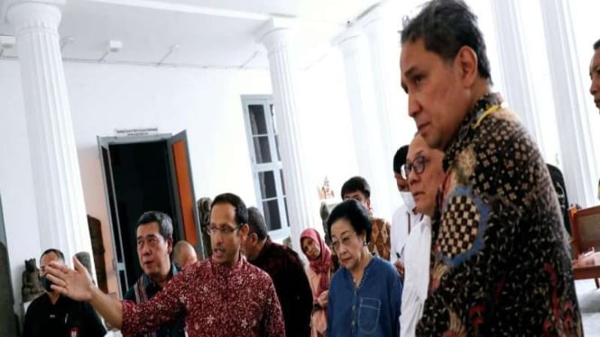 Presiden Kelima RI, Megawati Soekarnoputri mengunjungi Museum Nasional.