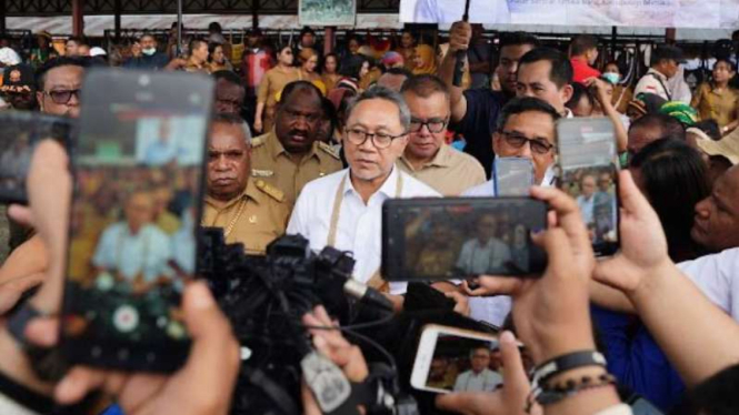 Menteri Perdagangan Zulkifli Hasan saat di Pasar Timika, Papua