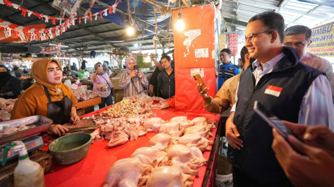 Bacapres Anies Baswedan mengunjungi pasar induk