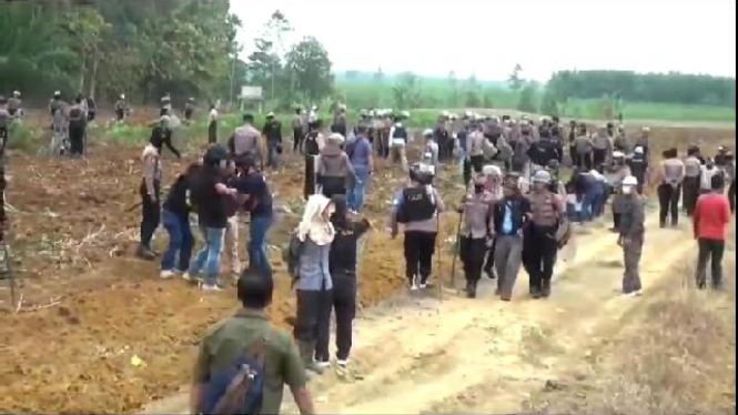 Ricuh Eksekusi Lahan Singkong di Lampung Tengah