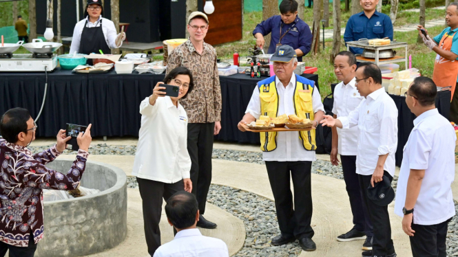 Menteri PUPR Basuki Hadimuljono Bersama Presiden Jokowi dan Para Menteri di IKN