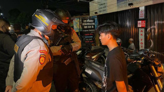 Pemuda di Jaksel Dicokok Usai Kegep Bawa Banyak Plastik Klip Isi Tembakau Sintetis