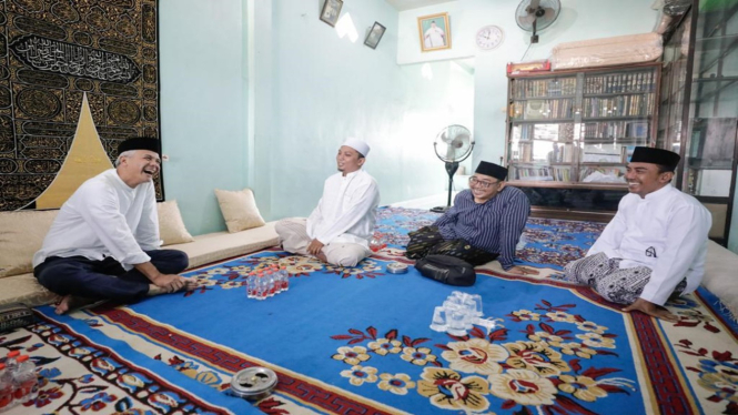 Ganjar Pranowo silaturahmi ke Ponpes Roudhotul Muta'allimin Surabaya