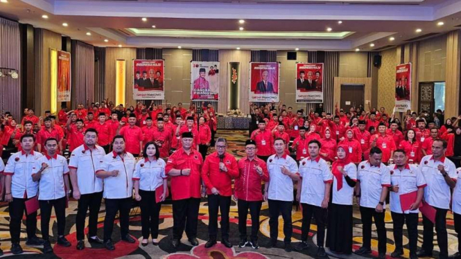 Hasto Kristiyanto Bersama Kader dan Pengurus PDIP Gorontalo