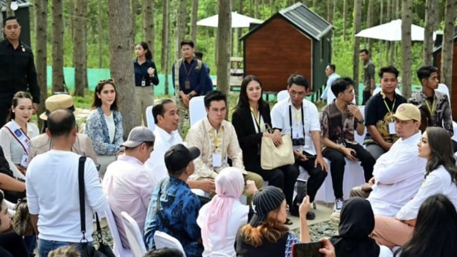 Jokowi dan sejumlah artis berkunjung ke IKN.