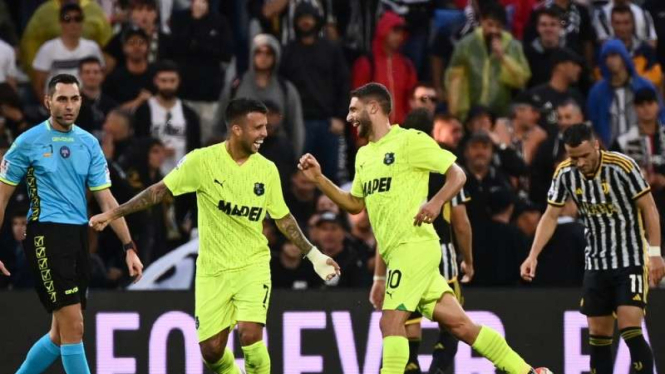 Pemain Sassuolo rayakan gol ke gawang Juventus