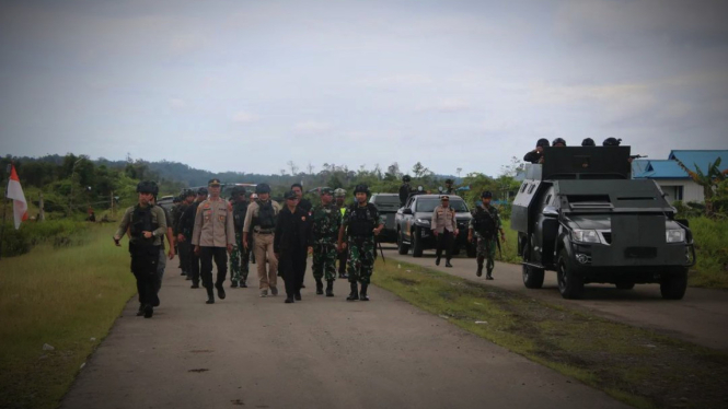 VIVA Militer: Letjen TNI Richard T temui Pasukan Pandawa Kostrad di Nduga.