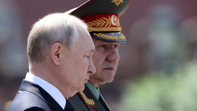 VIVA Militer: Presiden Vladimir Putin dan Jenderal Sergey Shoigu