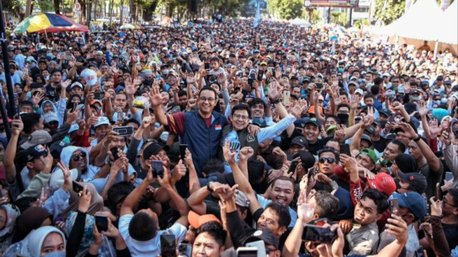 Lautan manusia menyambut Anies Baswedan-Muhaimin Iskandar di Makassar.