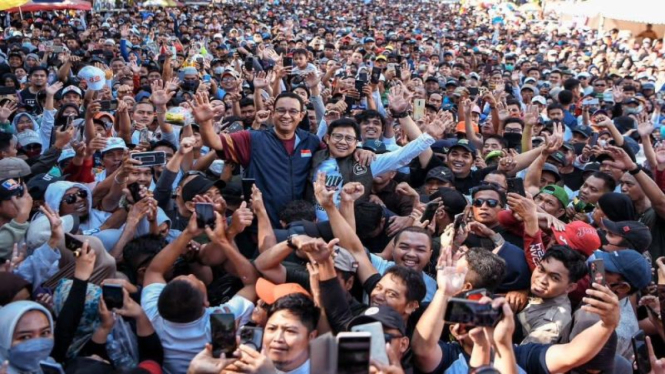 Ketum PKB Muhaimin Iskandar alias Cak Imin dengan Anies Baswedan di Makassar.