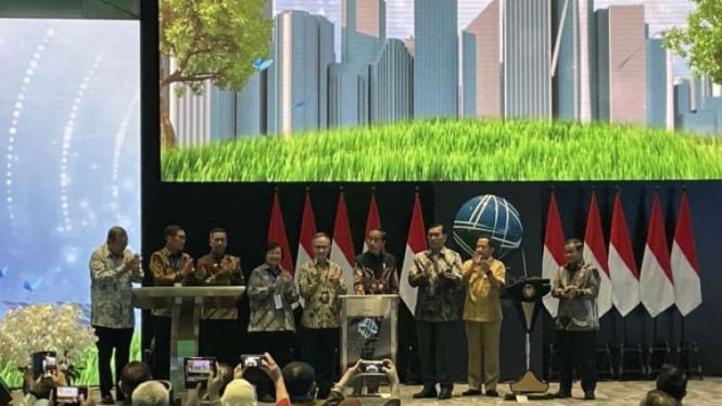 Presiden Jokowi :uncurrkan perdagangan Bursa Karbon Indonesia.