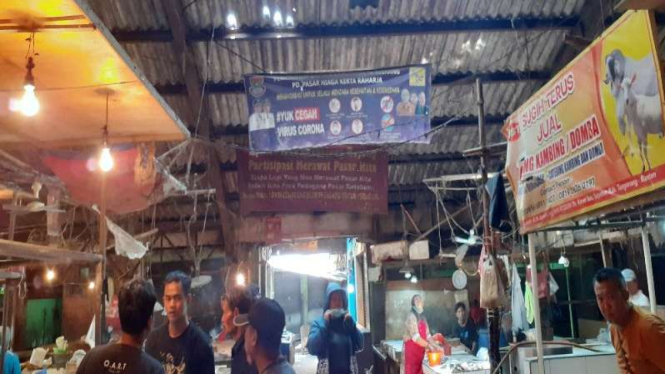 Suasana Pasar Kutabumi, Tangerang, usai penjarahan oleh OTK.
