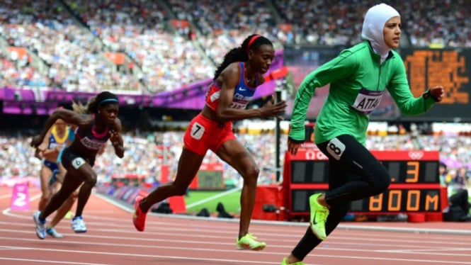 Atlet berjilbab berkompetisi dalam perlombaan