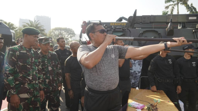 VIVA Militer: Panglima TNI jajal senjata Sumpit milik pasukan elite Kostrad