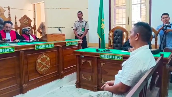 Terdakwa AKBP Achiruddin Hasibuan saat menjalani sidang di PN Medan.