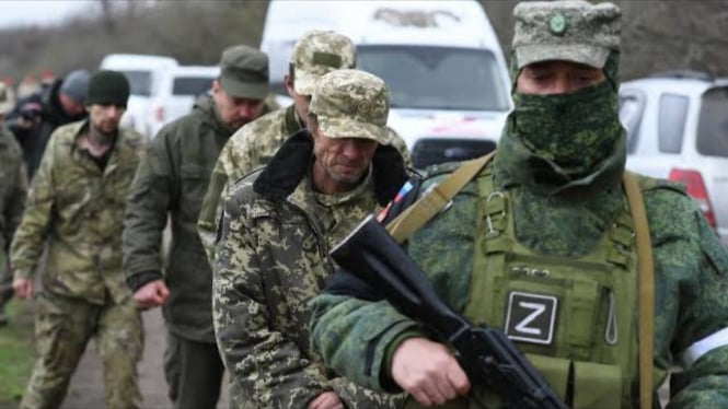 VIVA Militer: Pasukan Rusia menahan tentara Ukraina