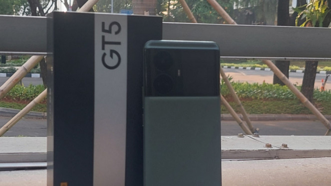 Realme GT5.