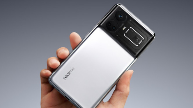 Realme GT5.