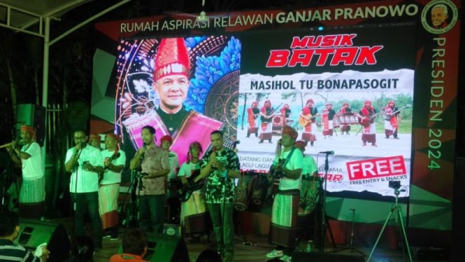 Musik Batak semarakkan Rumah Aspirasi Ganjar Pranowo Presiden 2024.