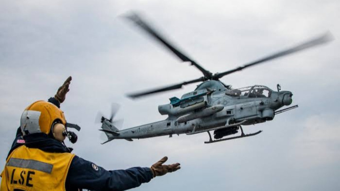 Attack Helicopter Targeted by Iranian Warship: United States Military Responds – VIVA Military