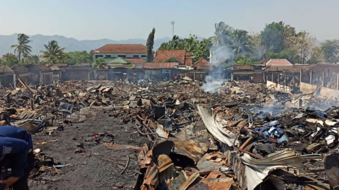 Kebakaran di Pasar Slogohimo, Jawa Tengah