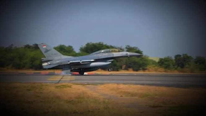VIVA Militer: Kapten Pnb Windi Darmawan terbangkan F16 Fighting Falcon.