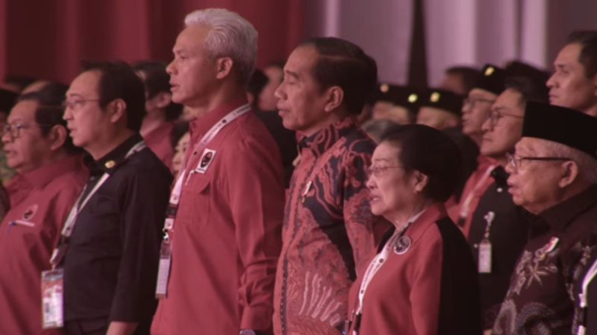 Ganjar Pranowo,Presiden Jokowi, & Megawati Soekarnoputri di Rakernas PDIP.
