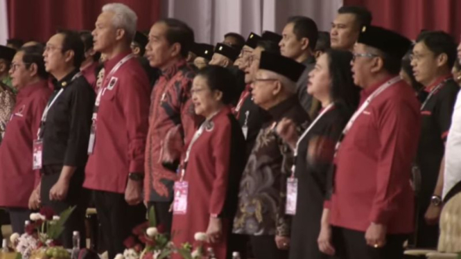Ganjar Pranowo,Presiden Jokowi, & Megawati Soekarnoputri di Rakernas PDIP.