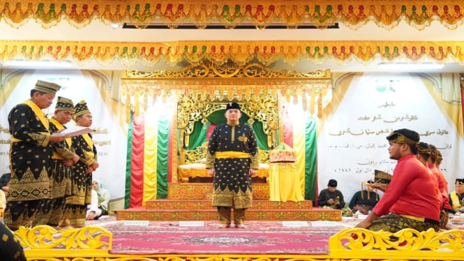Kapolda Riau Irjen Moh Iqbal menerima gelar Datuk Seri Jaya Perkasa Setia Negeri