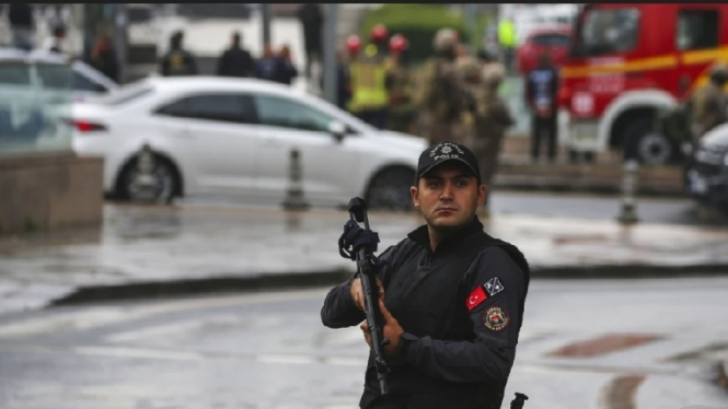 Polisi Turki Berjaga di Sekitaran Gedung Kemendagri Setelah Serangan Bom