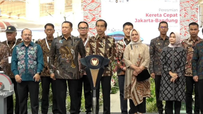 Presiden Jokowi meresmikan Kereta Cepat Jakarta-Bandung