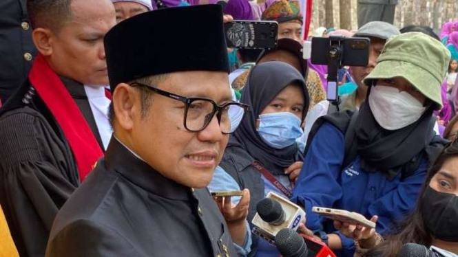 Calon wakil presiden dari Koalisi Perubahan yang juga merupakan Ketua Umum Partai Kebangkitan Bangsa (PKB) Muhaimin Iskandar atau Cak Imin ditemui di Tugu Proklamasi, Jakarta, Minggu, 1 Oktober 2023.