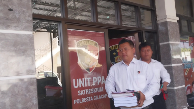 Petugas bawa berkas perkara perundungan siswa ke kejaksaan Negeri Cilacap