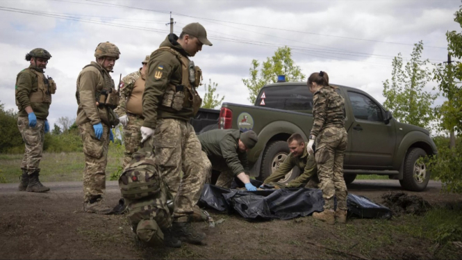 VIVA Militer: Proses evakuasi mayat tentara Ukraina
